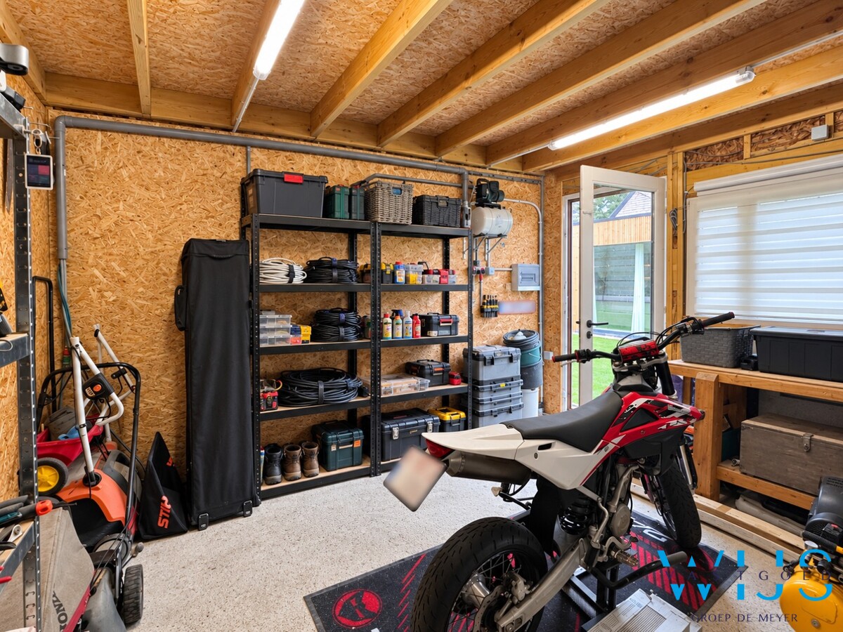 Instapklare open bebouwing met vier slaapkamers op een zonnig hoekperceel in Assenede! 