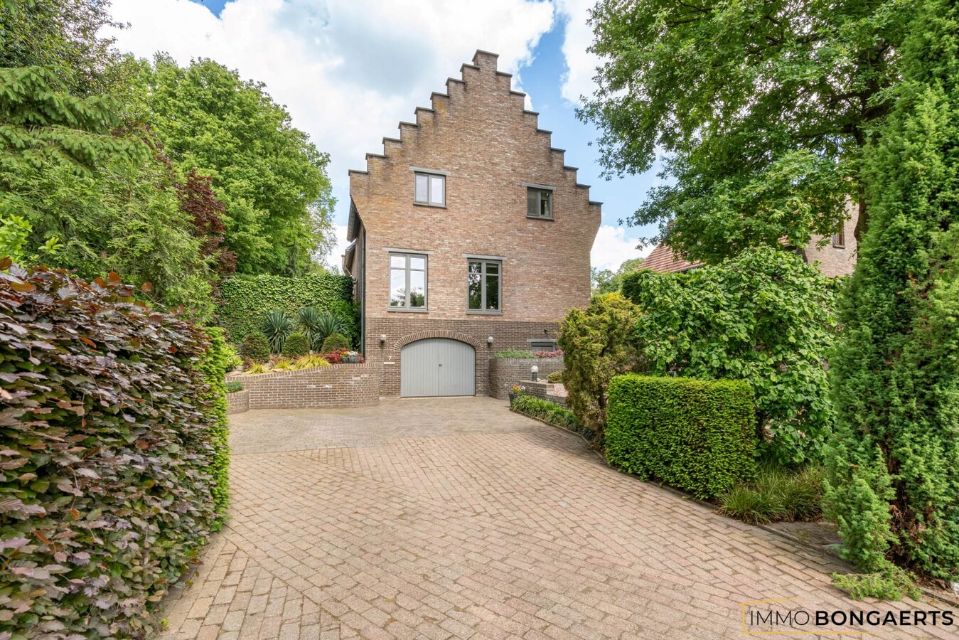 Zeer ruime woning op een leuke locatie te Bret-Gelieren 