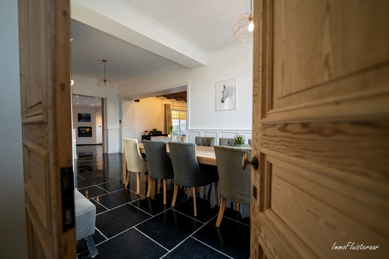 Karakteristieke villa met paardenaccommodatie op ca. 9.680 m2 te Tisselt (Willebroek) 