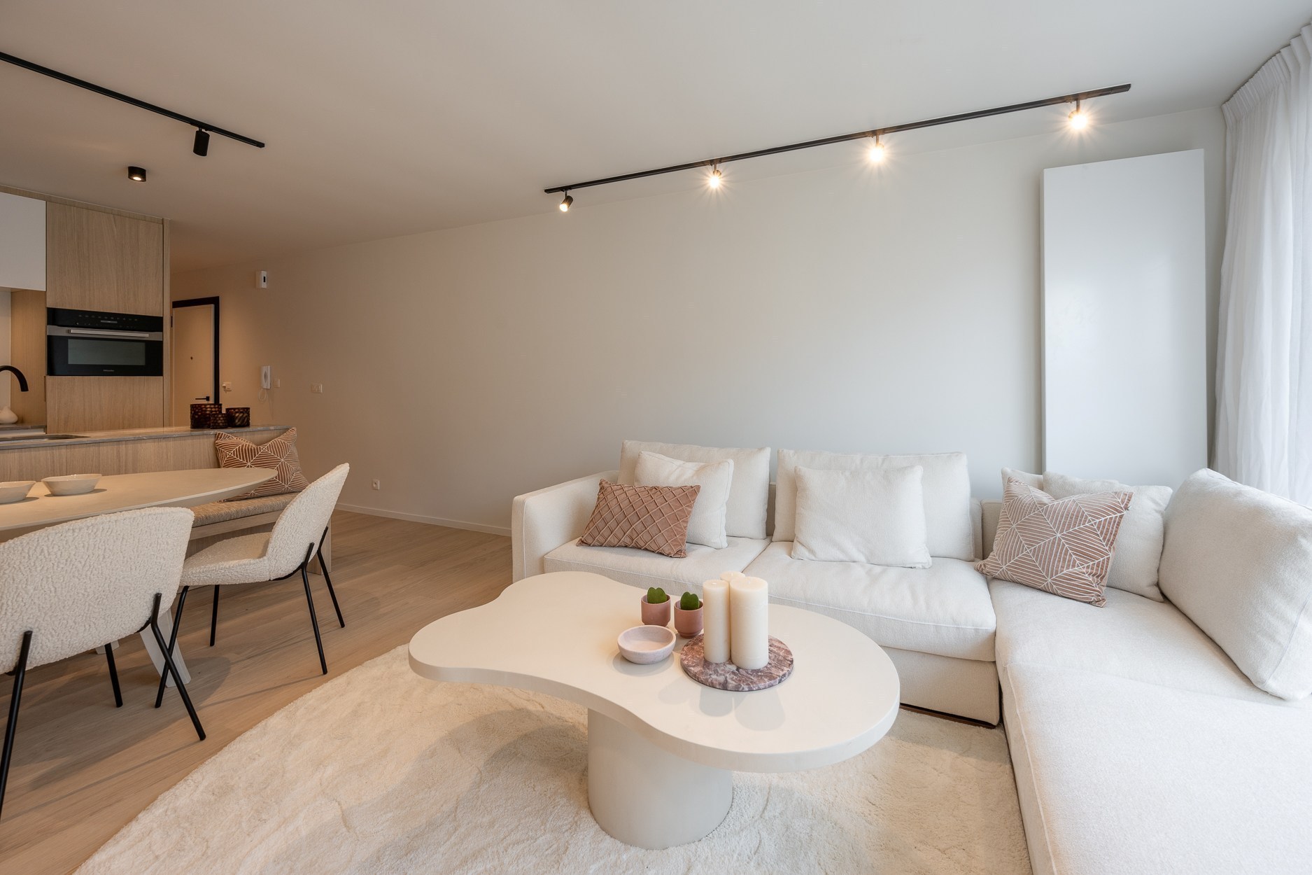 Magnifique appartement rénové de 3 chambres à coucher près de l'avenue Lippens à Knokke. Disposition : 