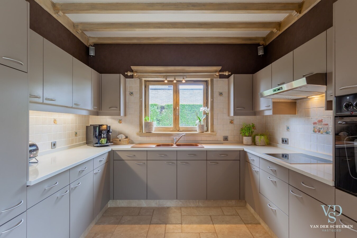 Landelijk wonen  (op gelijkvloers). 