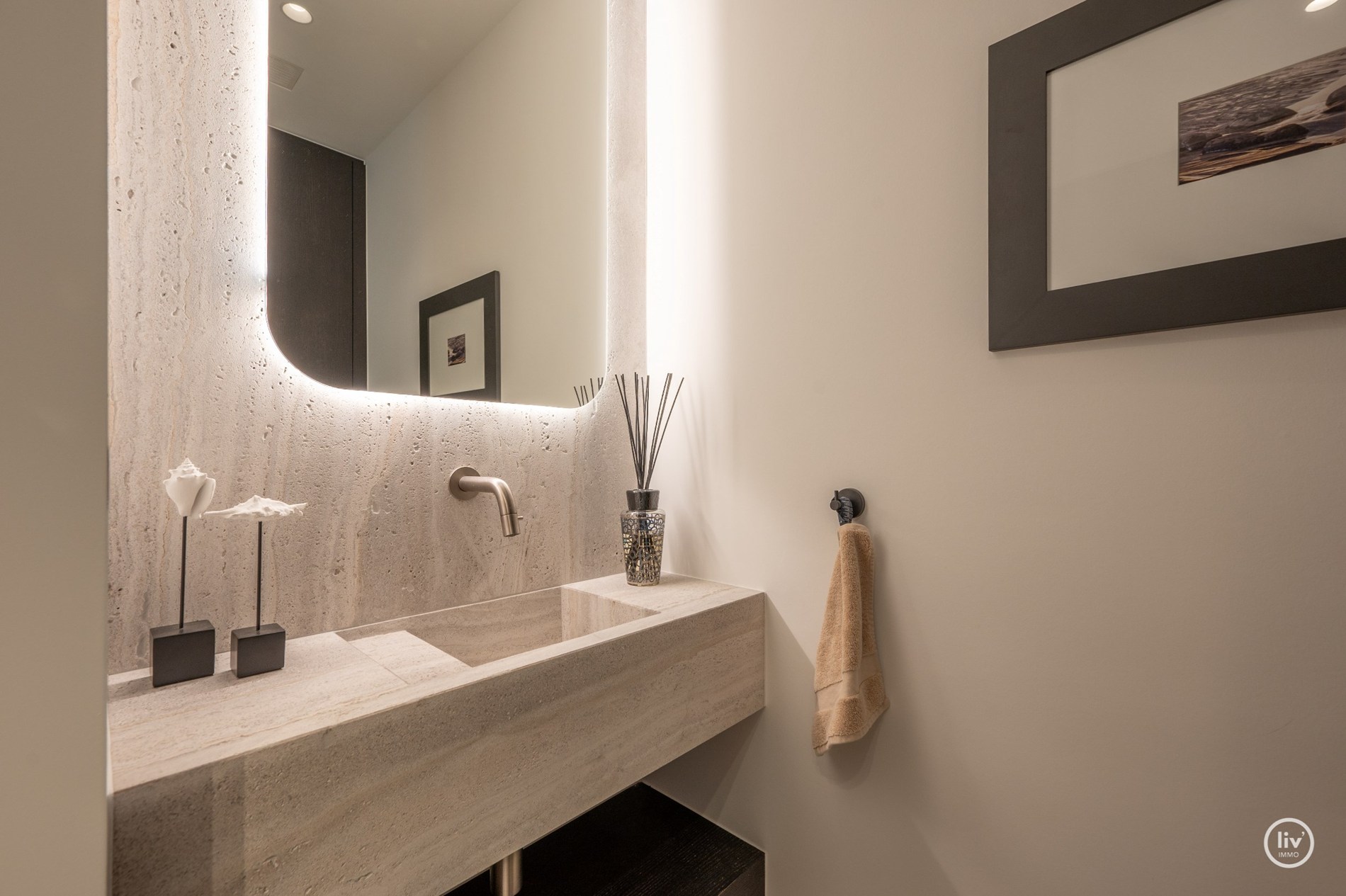 Superbe villa charmante, entièrement rénovée et joliment située dans un quartier résidentiel calme à proximité du centre de Knokke. 