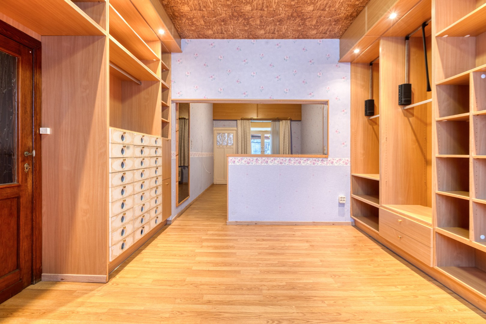 Gezinswoning met 6 slpk. en ruime garage op perceel van 1233m² te Leopoldsburg 