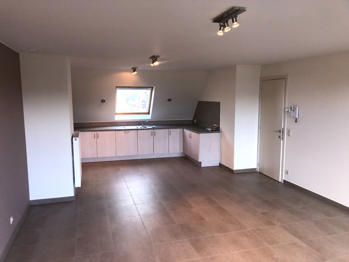 Ruim duplex appartement met 3 slpks en garage 