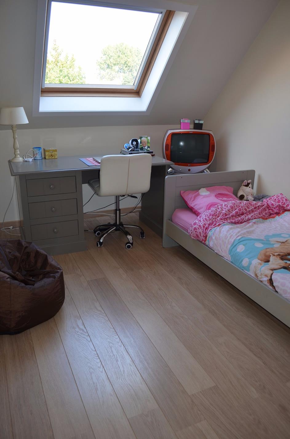 Recente gezinswoning met 3 slpks, garage en tuin rustig gelegen te Adegem 