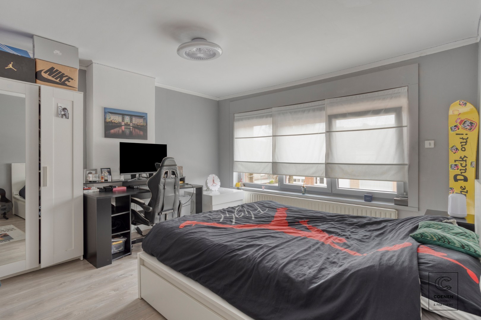 Zeer ruime en instapklare woning van 181 m², 4 slpk's en zeer leuke, zonnige tuin met prachtig uitzicht! 