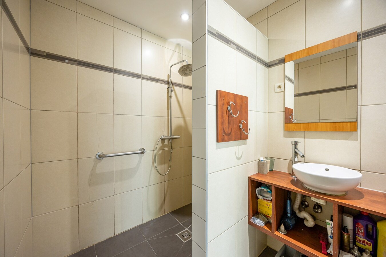 Zeer ruime woning (8 slpk + 8 badkamers) op een perceel van ca. 1.522 m² te Wijnegem/grens Schilde 