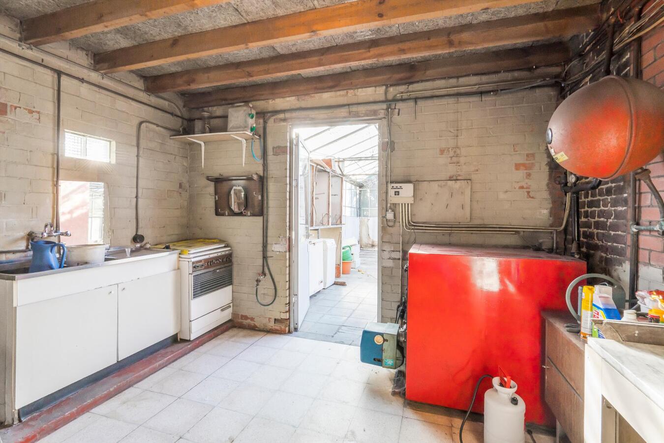 Residentieel gelegen karakterwoning op ruim perceel van 1886 m². 