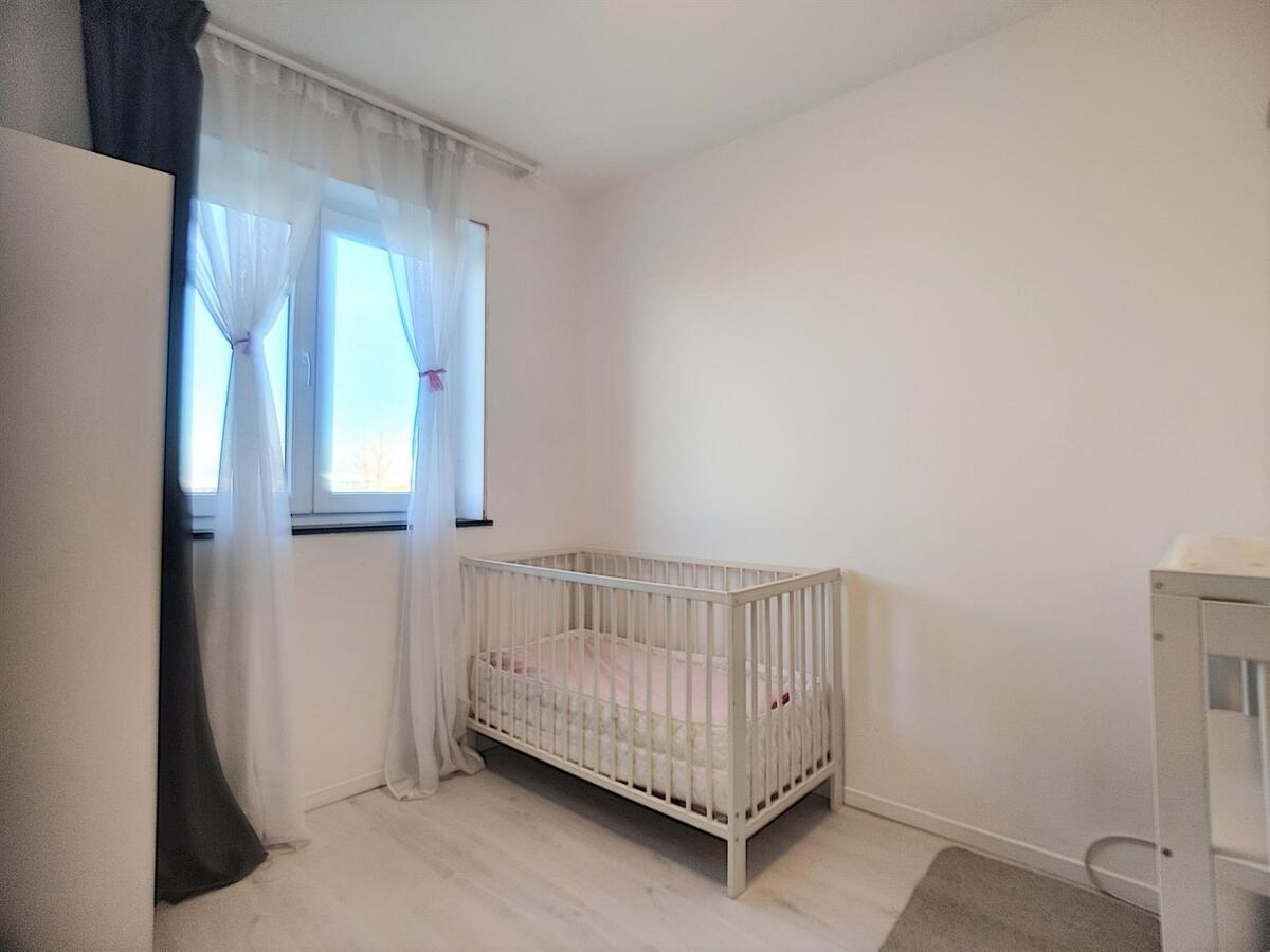 Gezinswoning met drie slaapkamers, terras en uitweg achteraan - Zwankendamme 