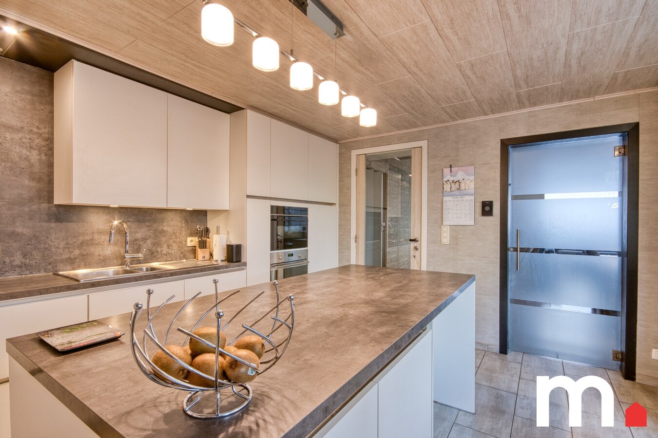 Instapklare woning te Kuurne op 405 m² met 4 Slaapkamers en inpandige dubbele garage! 