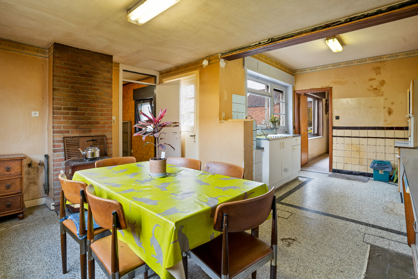 Alleenstaande woning met loods in Jonkershove. 