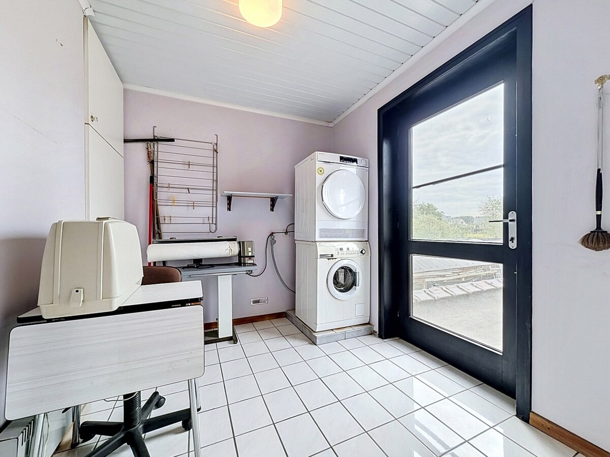 Stevige en ruime OB op gunstige locatie te Erembodegem 