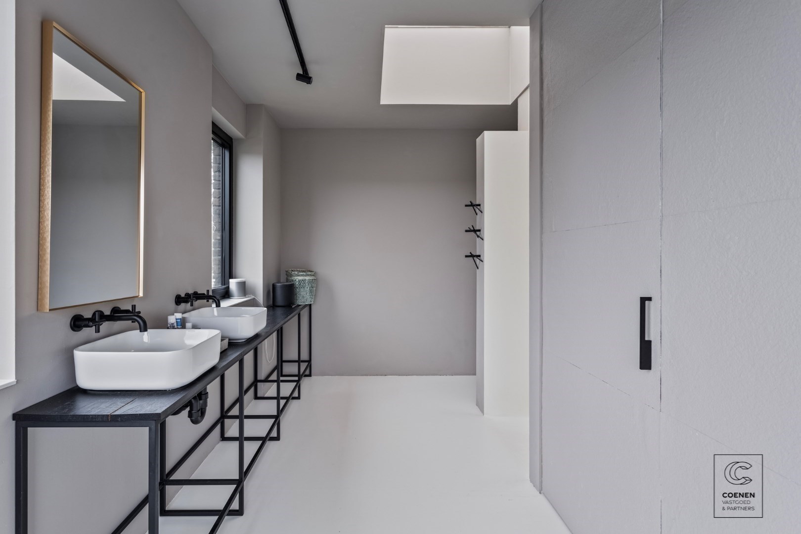 Prachtig verder af te werken HOB van 320 m² in een doodlopende straat! 