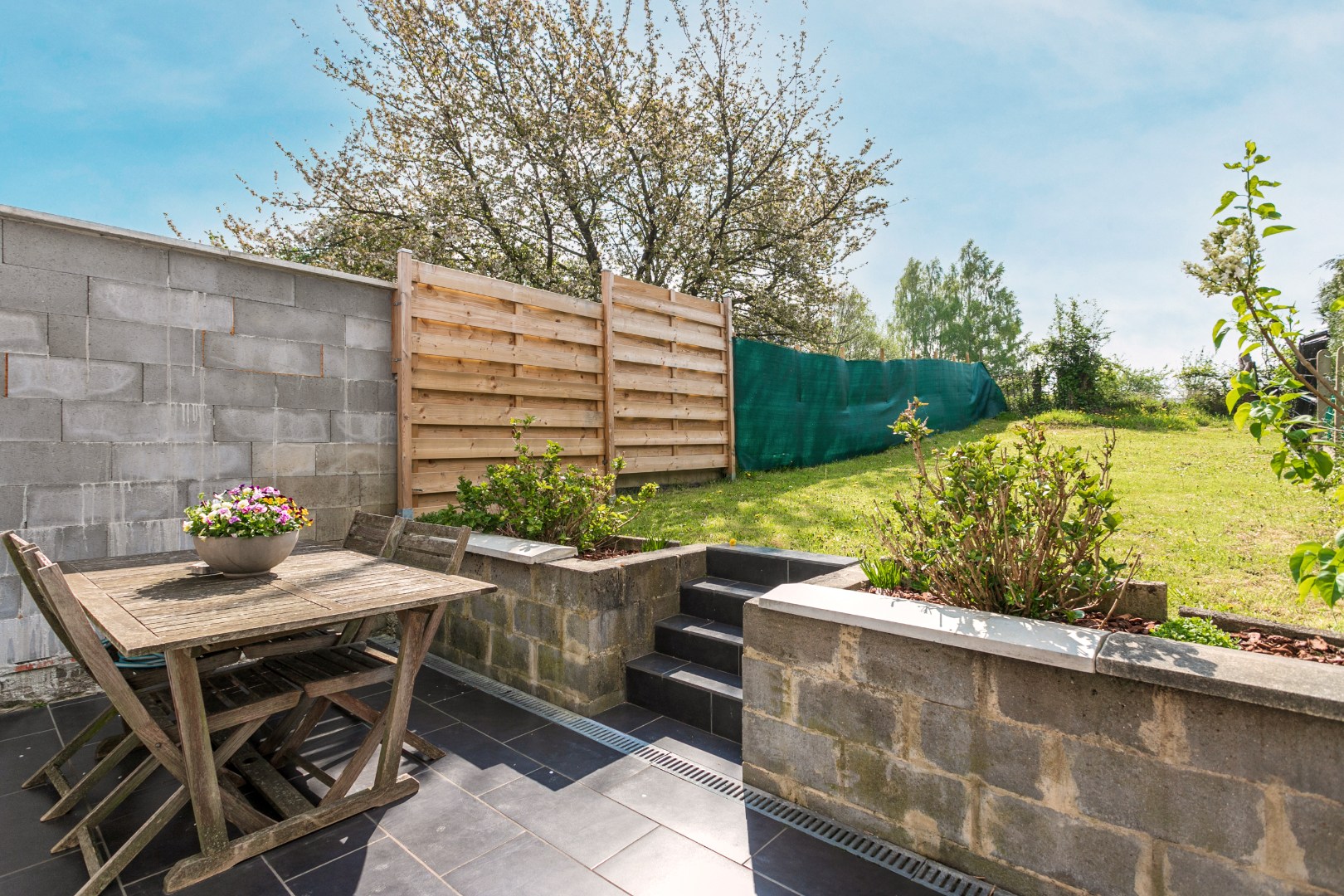 Instapklare woning met tuin te Sint-Pieters-Leeuw 