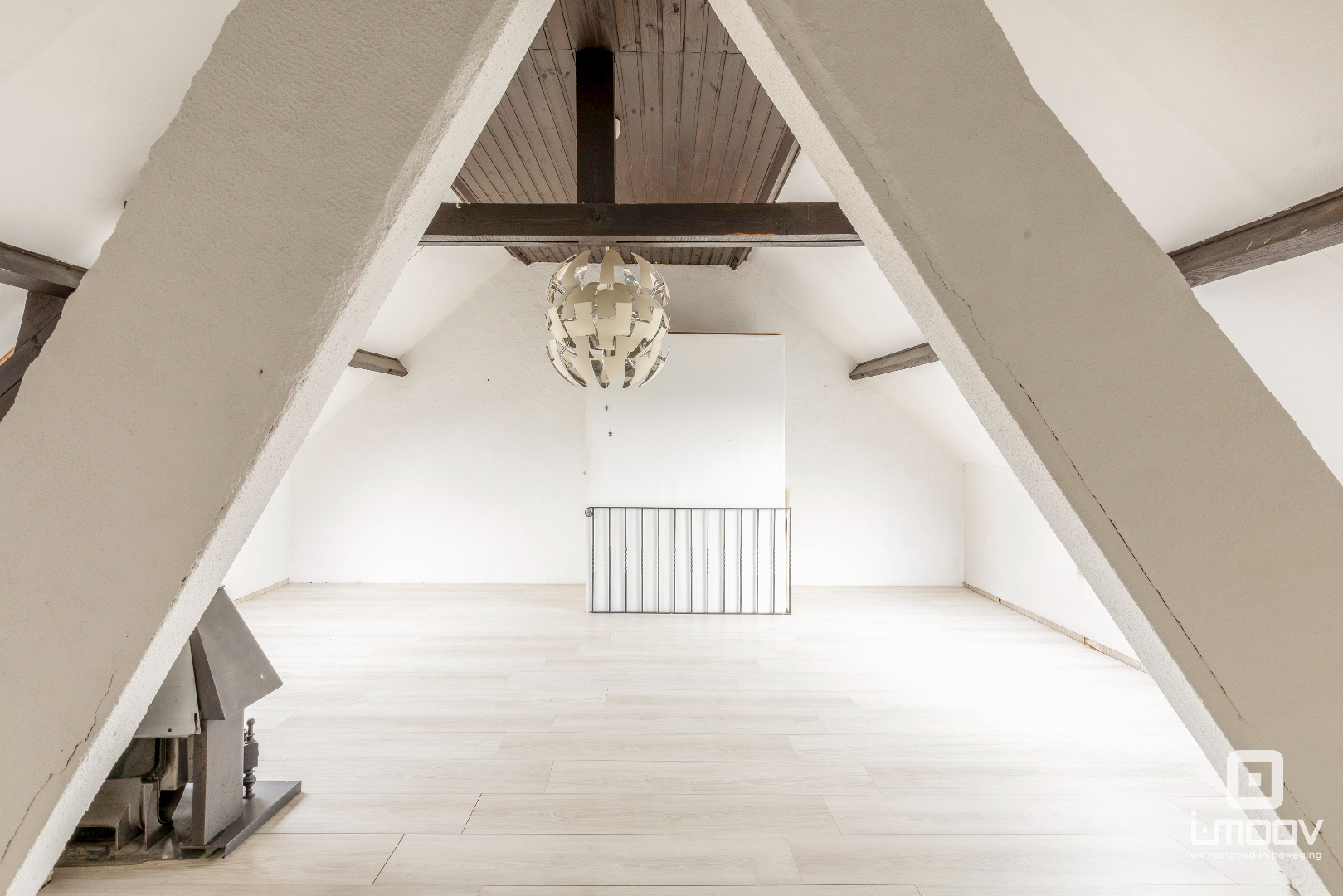 Ruime eigendom gemengd gebruik met 4 slaapkamers 