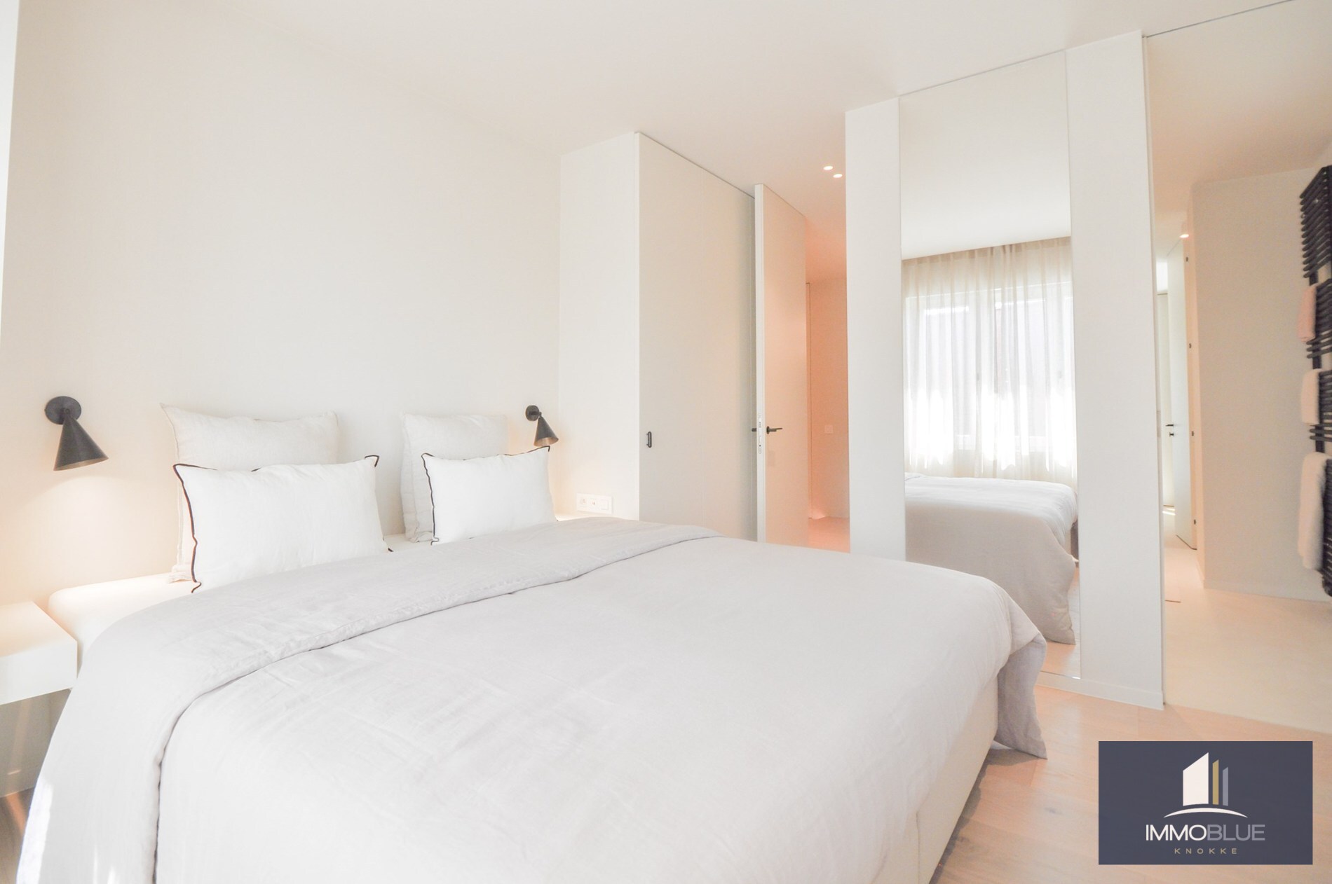 Volledig gerenoveerd hoek-appartement met een prachtig zicht op het Zegemeer. 