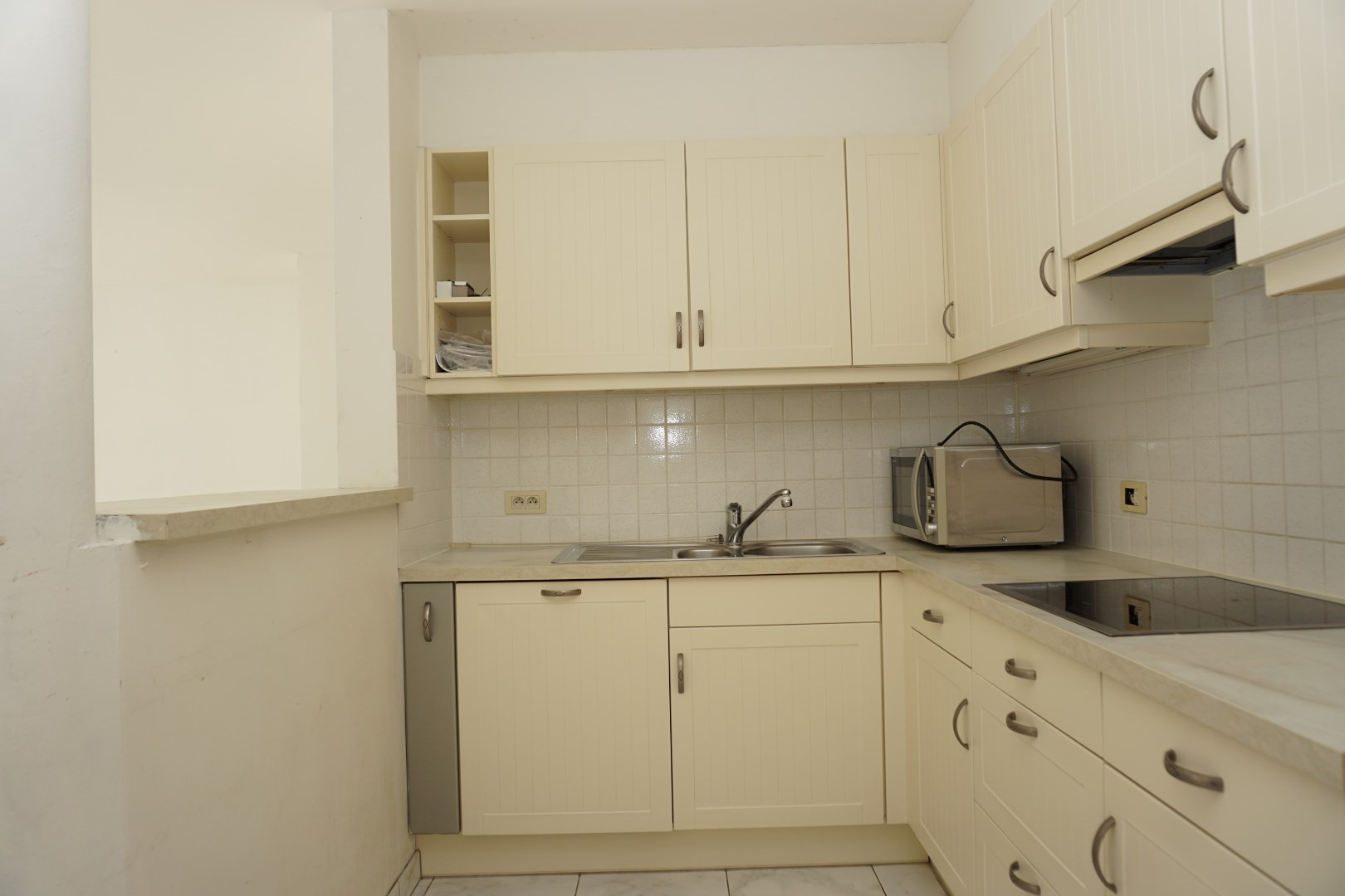 APPARTEMENT SPACIEUX AVEC TERRASSE DANS LE CENTRE D'OSTENDE 