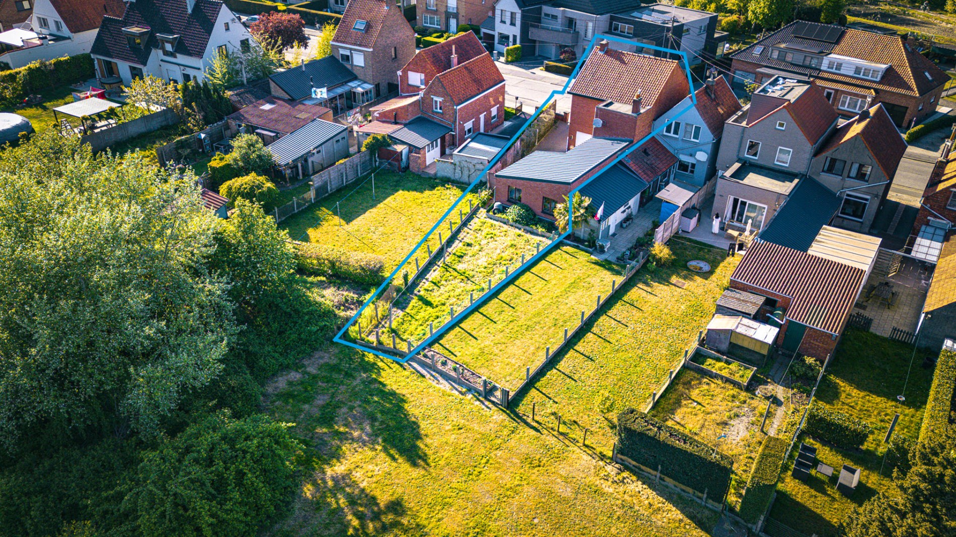 Halfopen bebouwing op 267m² met 3 slpks, garage en tuin te Maldegem 
