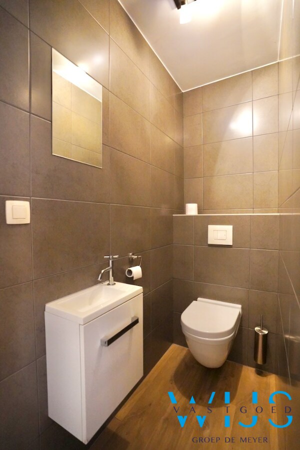 Prachtig ruim 1 slaapkamer appartement op het gelijkvloers met toffe tuin ! 