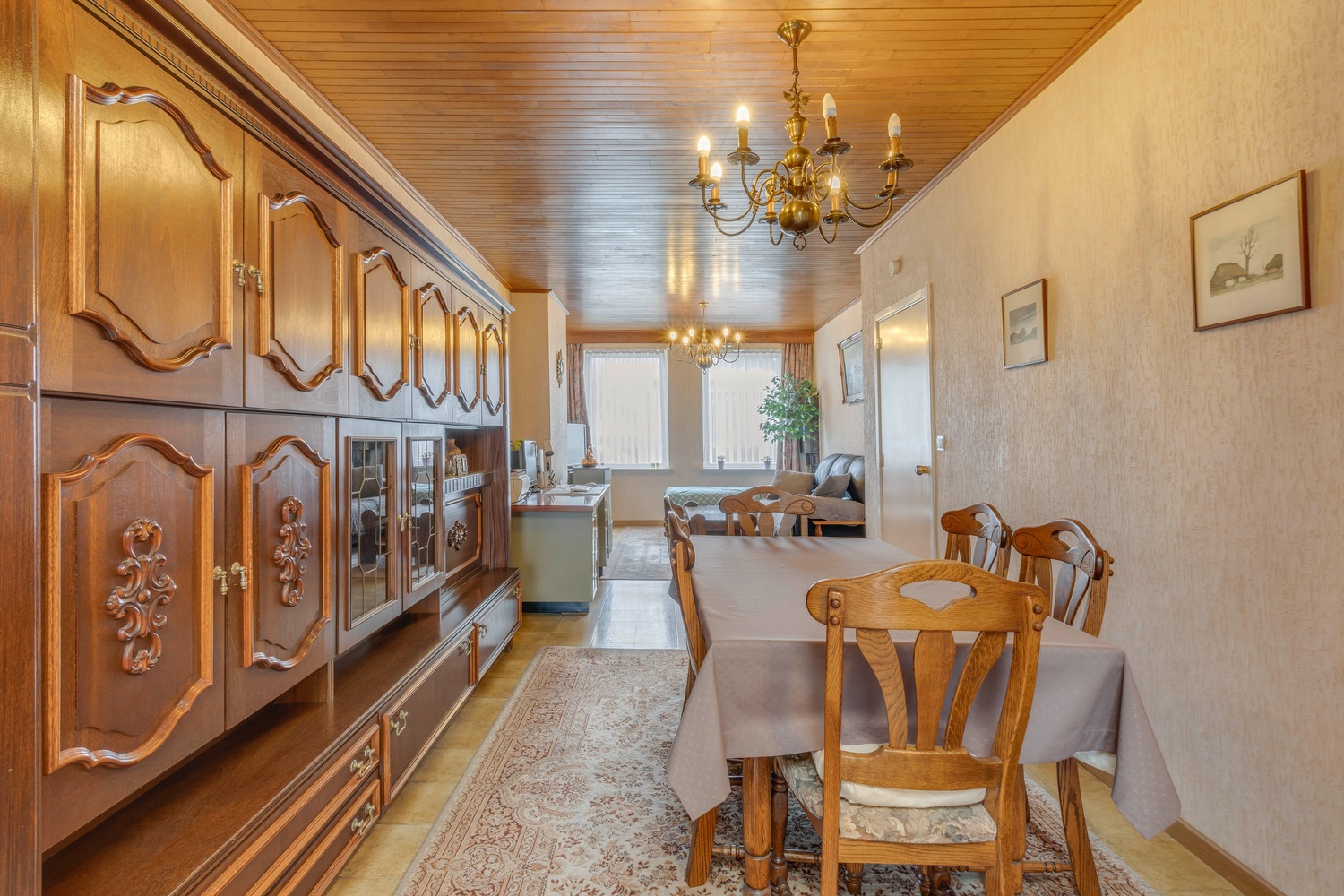 Op te knappen woning met prachtige tuin! 