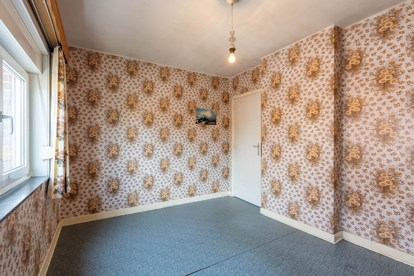 Charmante, te renoveren woning op een perceel van 9a14ca met ruime garage in achtertuin! 