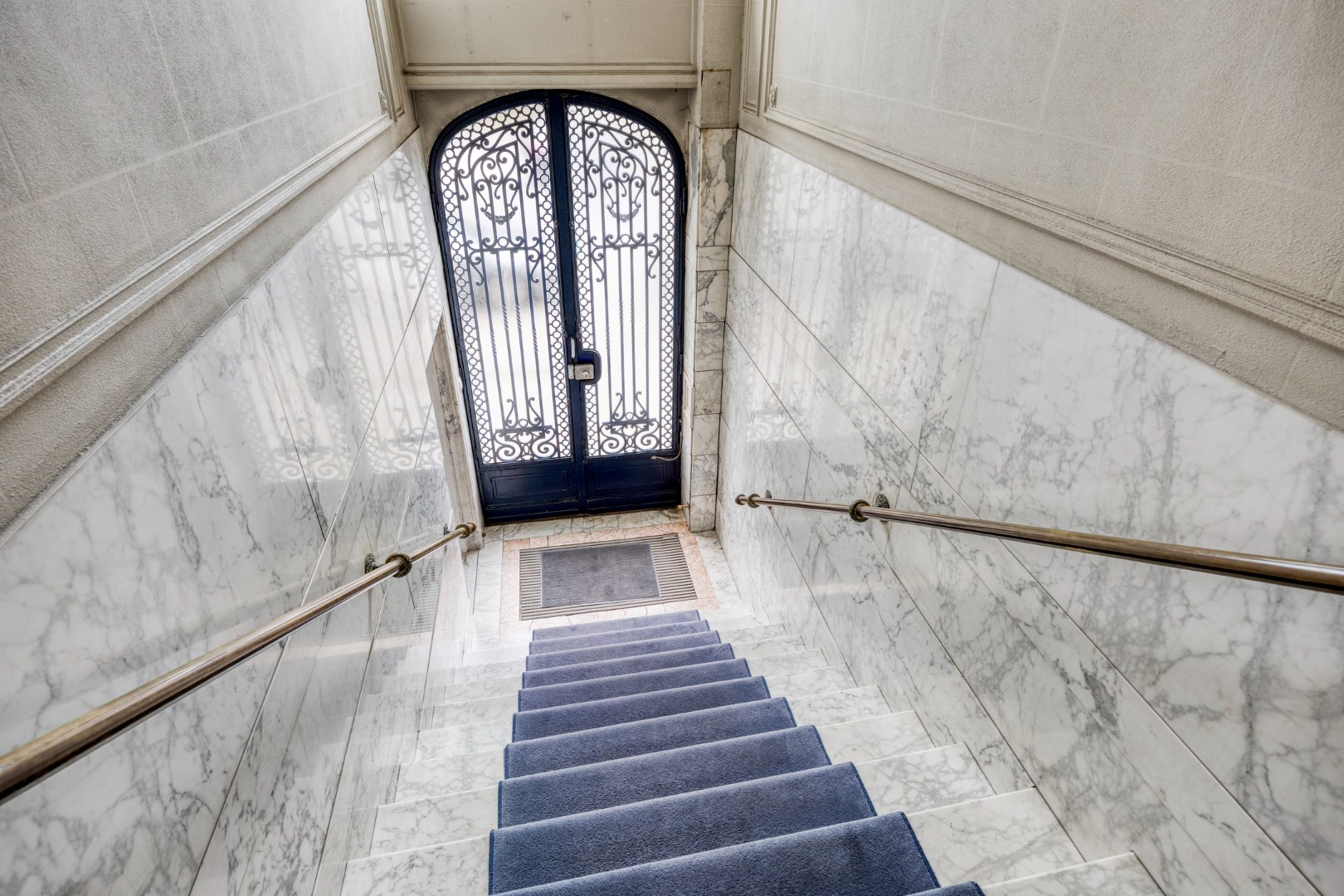 Prachtig herenhuis op de Tiensevest met mogelijkheid tot praktijkruimte - bewoonbare opp. 555 m² 