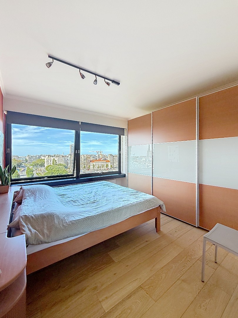 Appartement prêt à emménager exceptionnellement bien situé avec une vue magnifique sur le port de plaisance. 