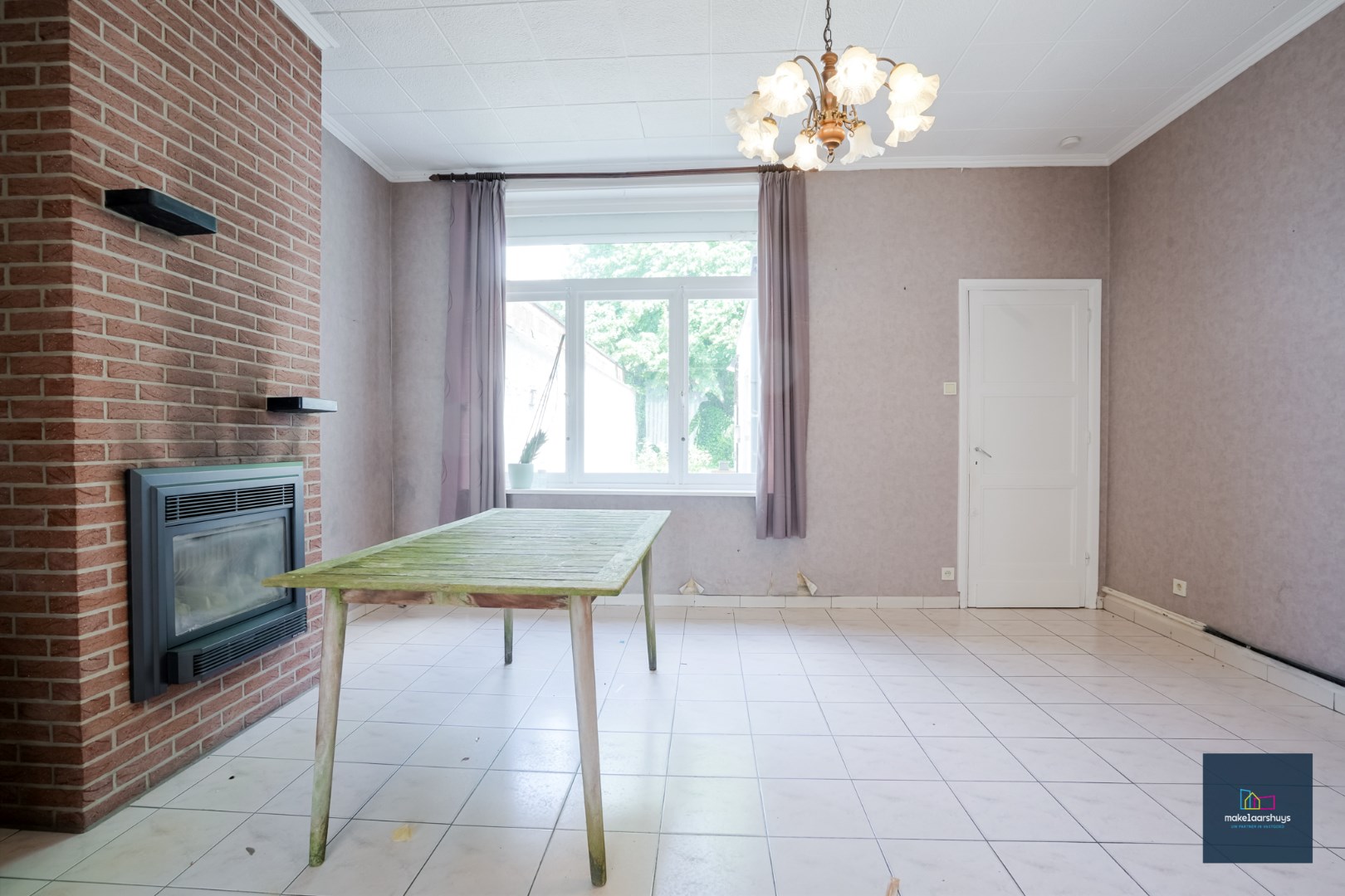 Centraal gelegen te renoveren woning in rij met tuin te Mariakerke 
