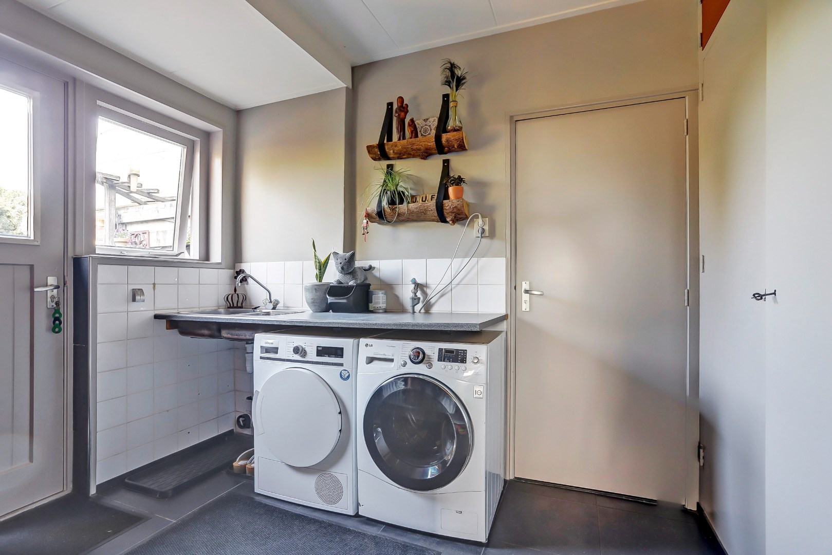 Eengezinswoning verkocht | onder voorbehoud in Oudebildtzijl