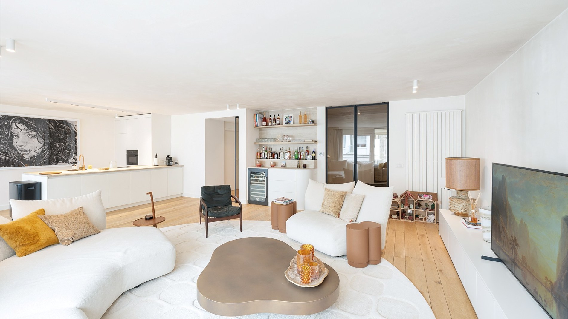Ruim appartement van 138 m² gelegen op de Jozef Nellenslaan te Knokke en combineert ruimte, lichtinval en comfort. 