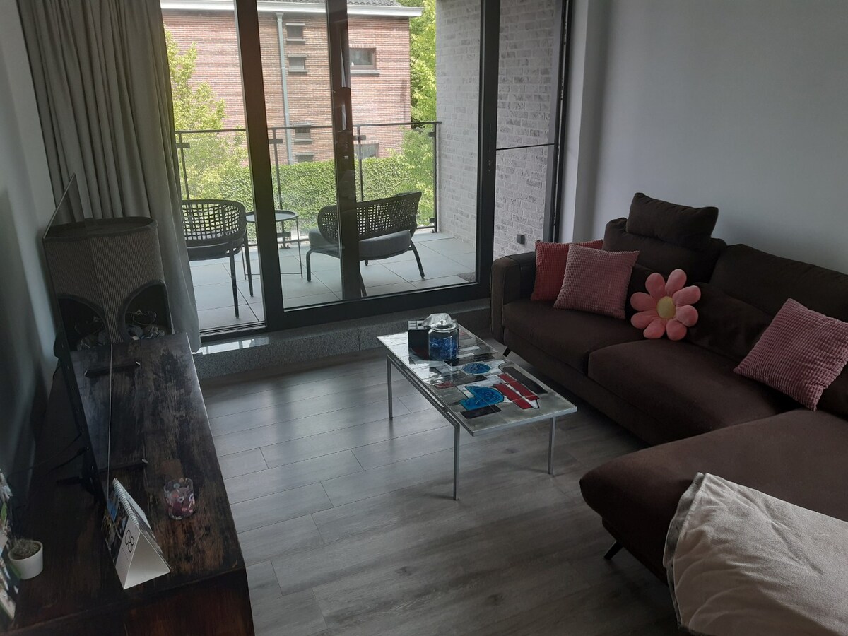 Praktisch 2 slpk-appartement met terras. 