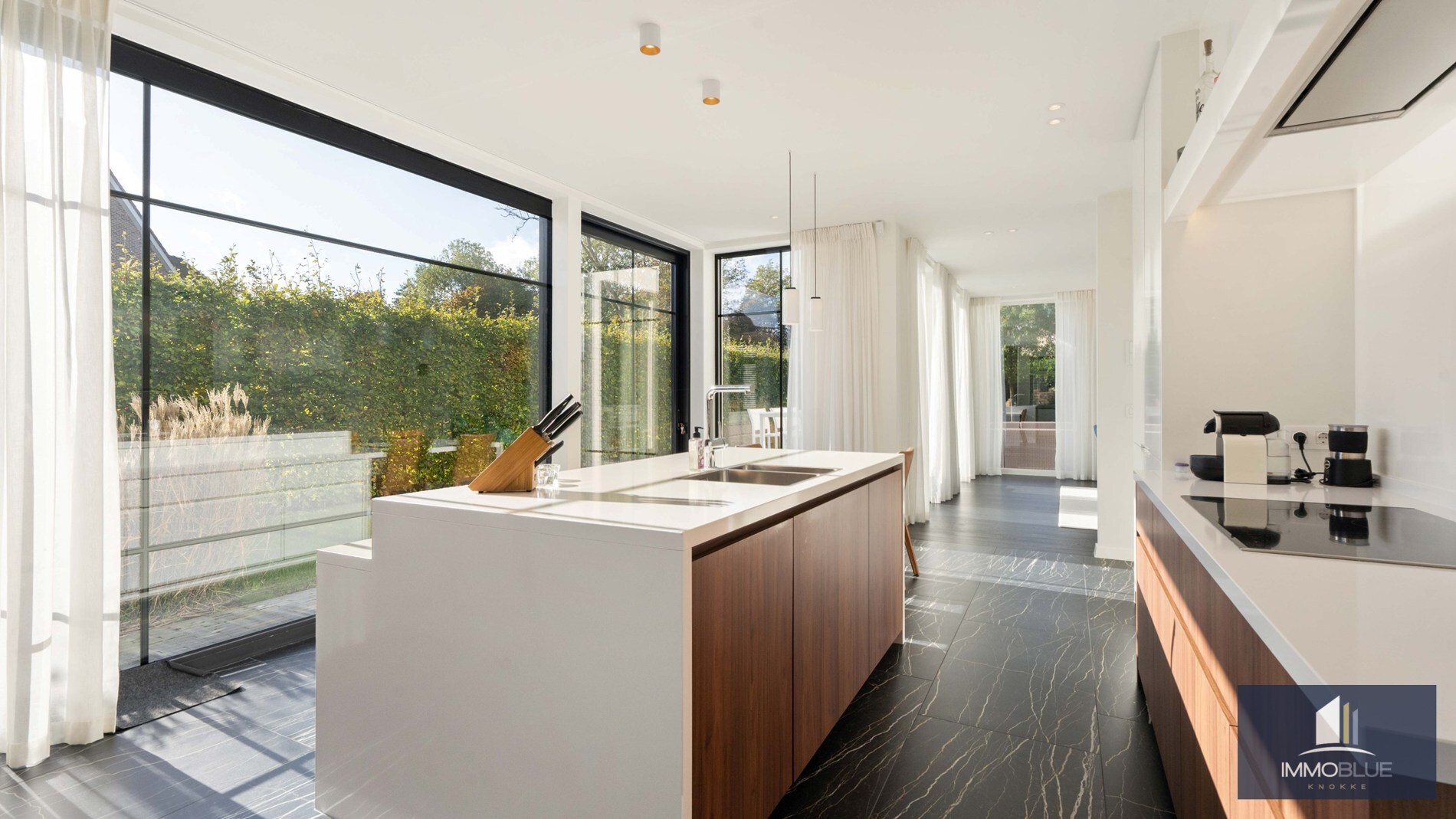 Exclusieve villa gelegen in een rustige, residentiële wijk . 