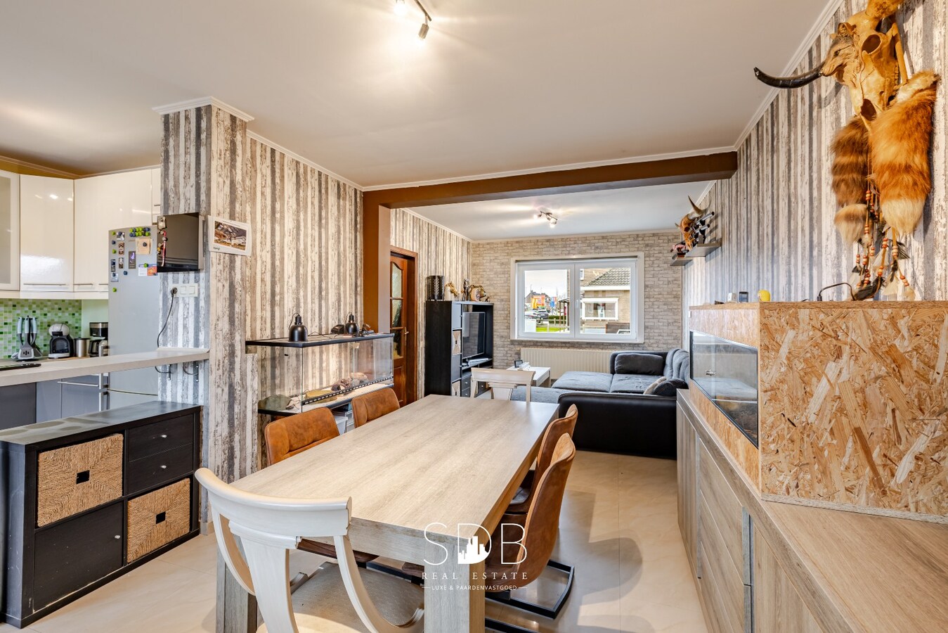 Instapklare half open bebouwing met gezinstuin 