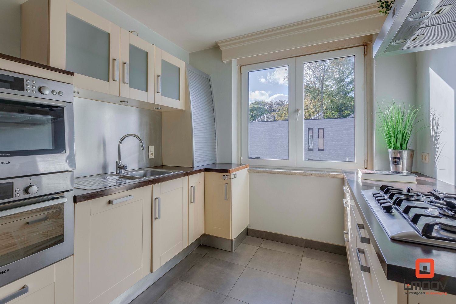 Karaktervol appartement te koop in Sint-Amandsberg. 