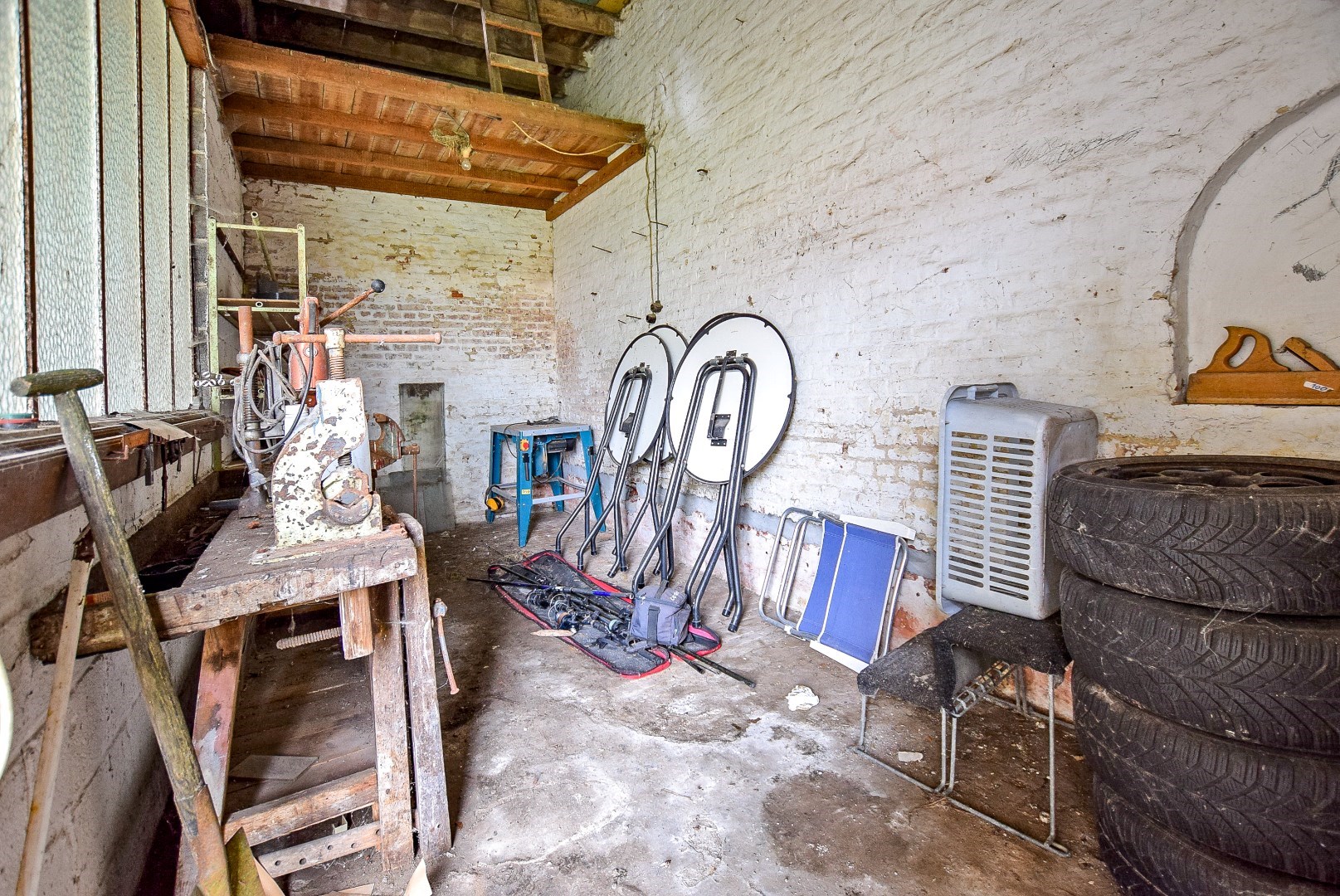 Imposante te renoveren woning op 677m². 