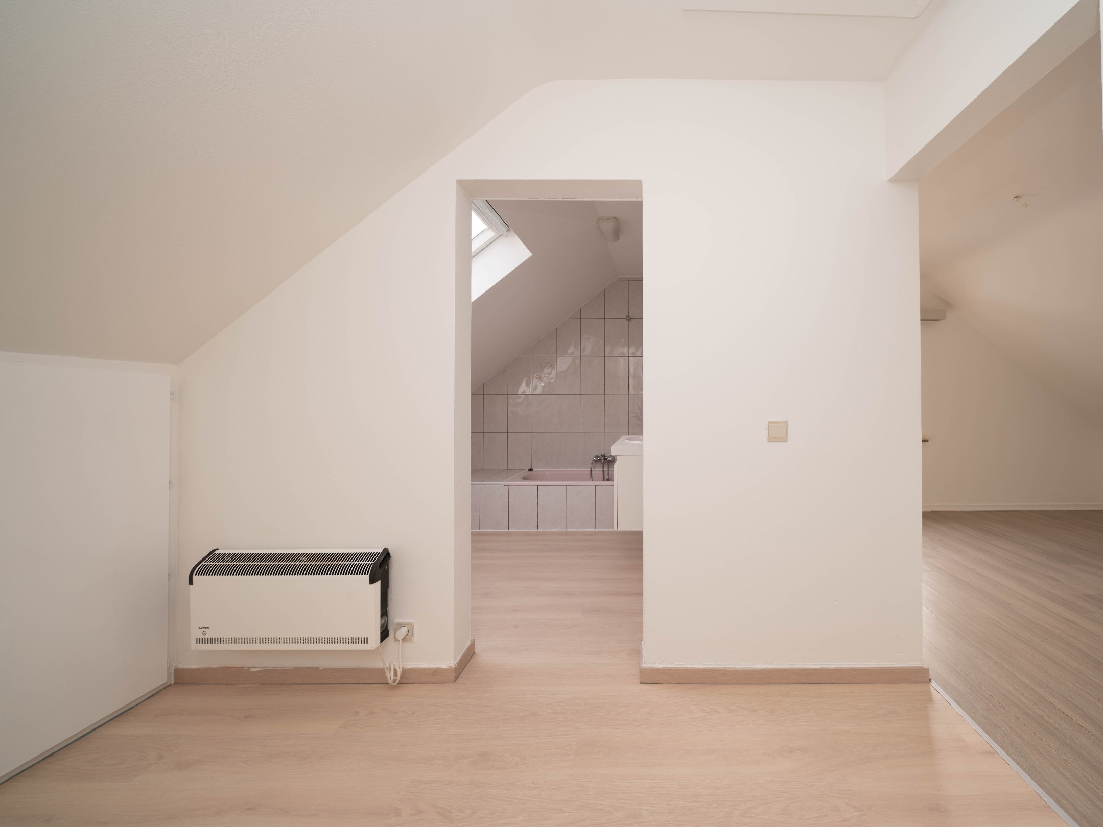 Ruim (102m²) 2-kamer appartement in kleinschalig gebouw 