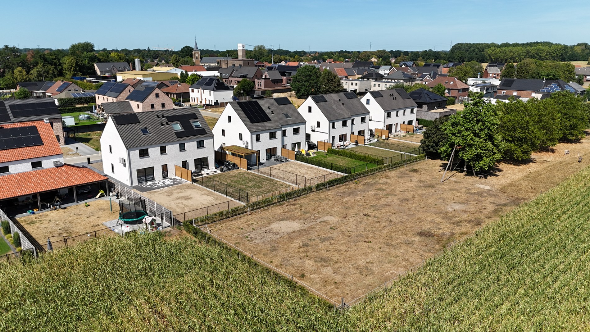 Nieuwbouw-woning in landelijke stijl met 3 slpk op 3 a 82 ca. 
