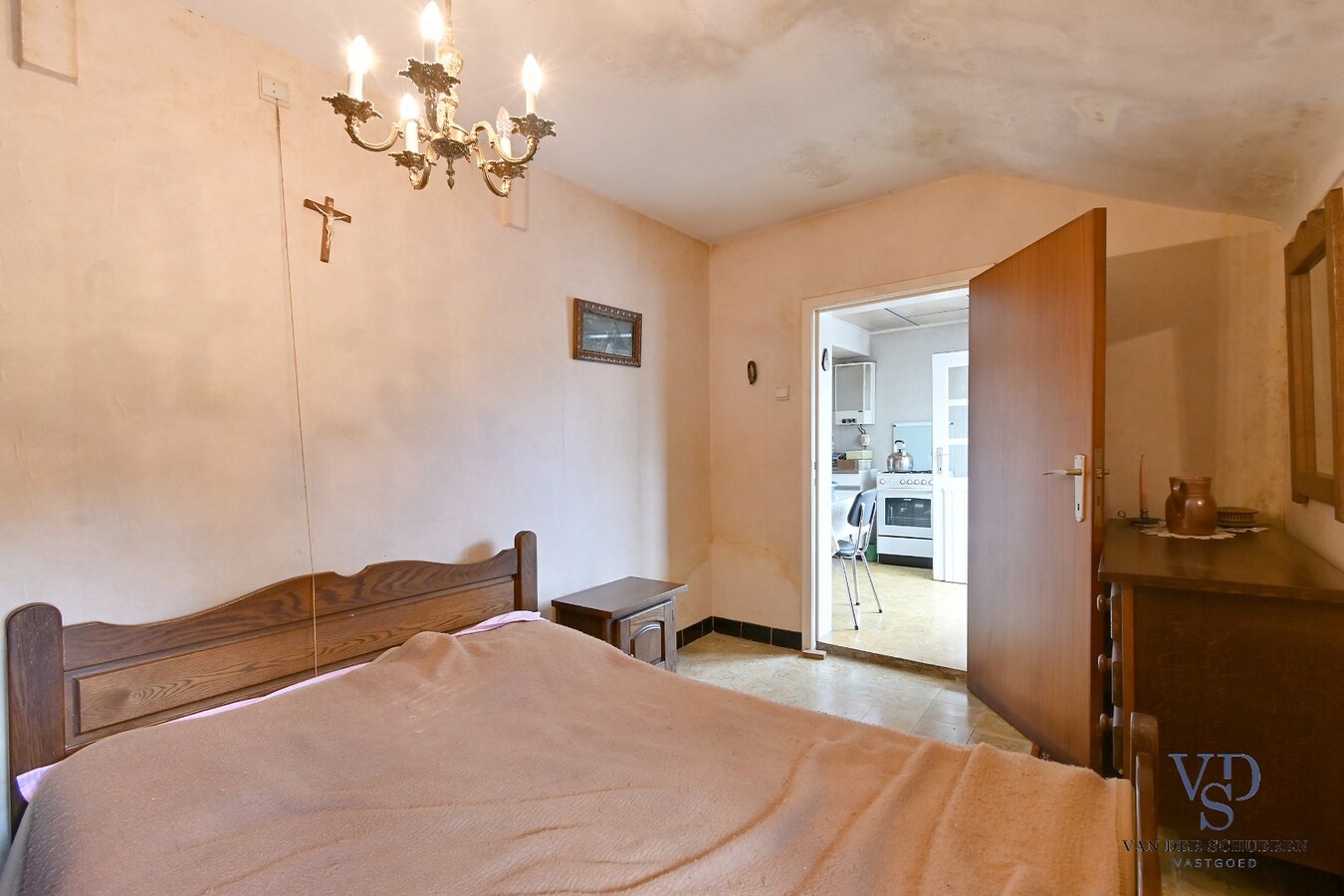 Exceptioneel gelegen eigendom met mogelijkheden. 