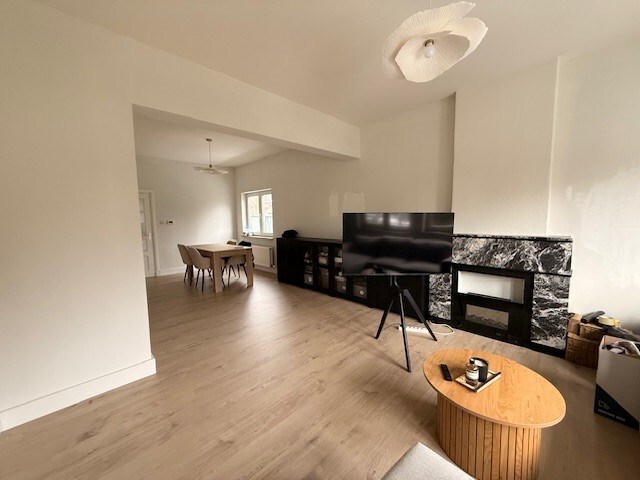 Een nette, comfortabele  gezinswoning met 3 slaapkamers, garage en tuin. 