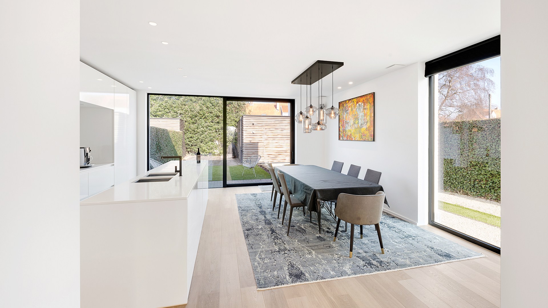 Centraal gelegen 3-gevelwoning in hedendaagse stijl – Bouwjaar 2014 