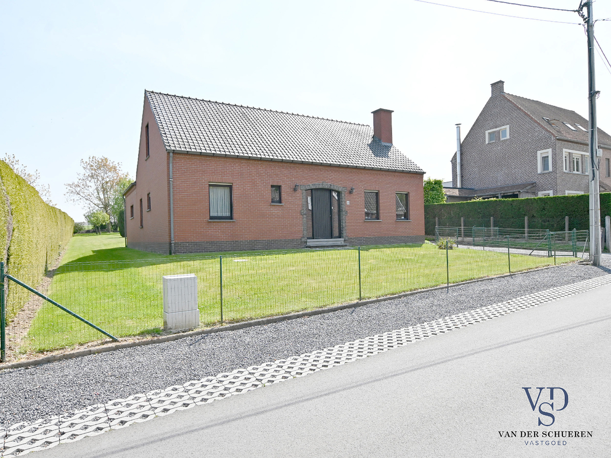 Bungalowwoning met mogelijkheden op een uniek perceel te Dikkelvenne. 