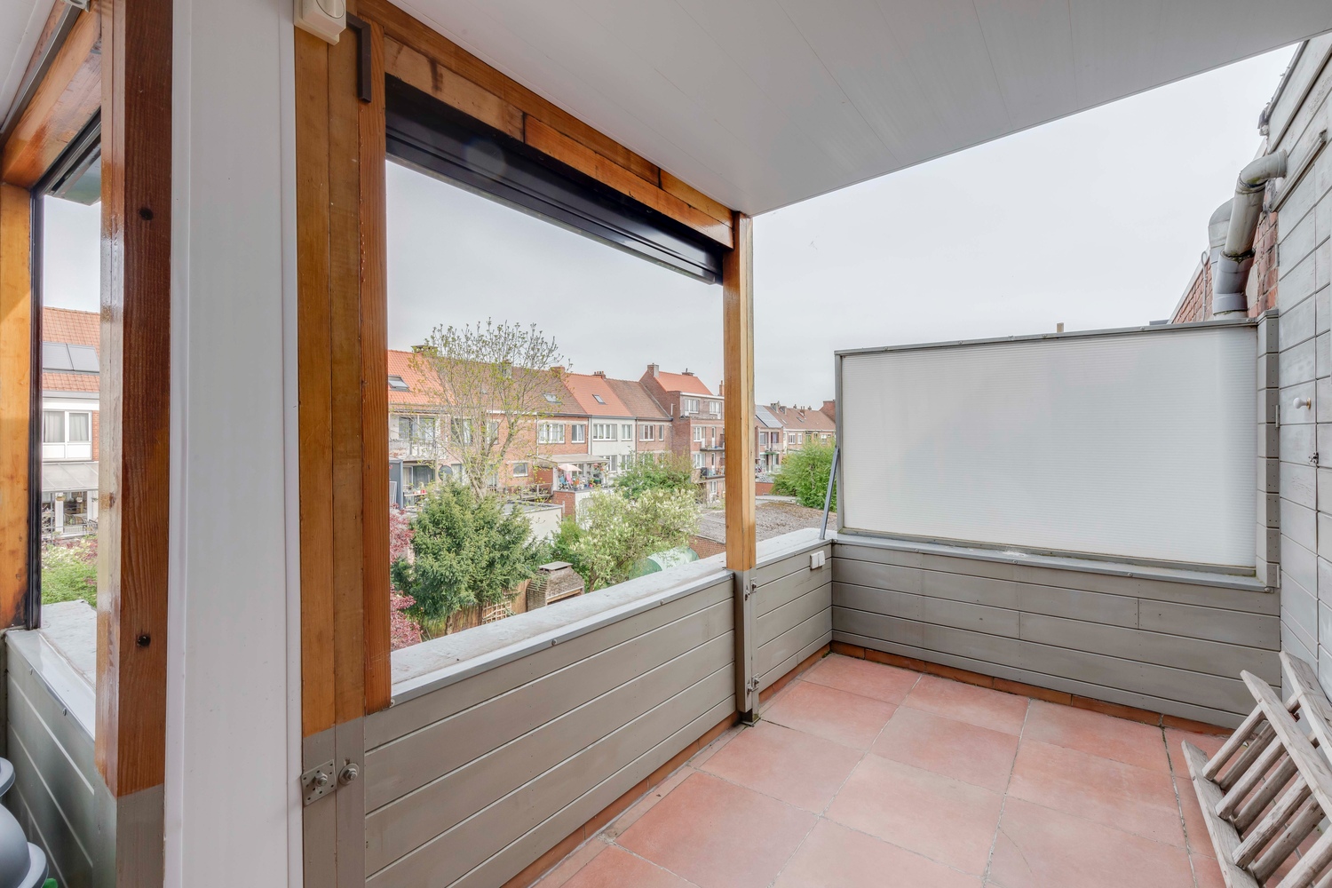 Woning bestaand uit 3 entiteiten: 2 app en 1 studio 