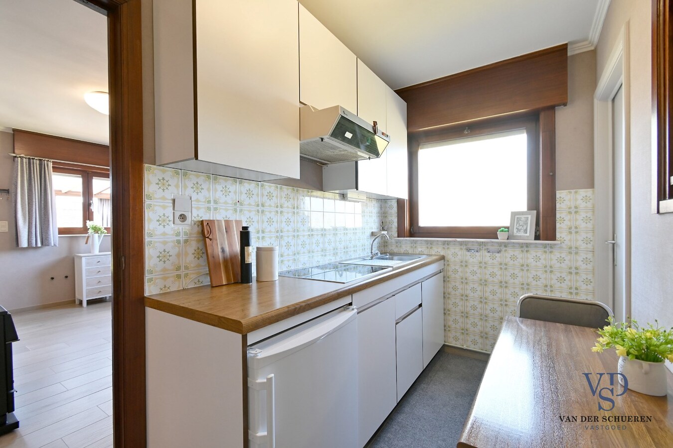 Op te frissen half open bebouwing 