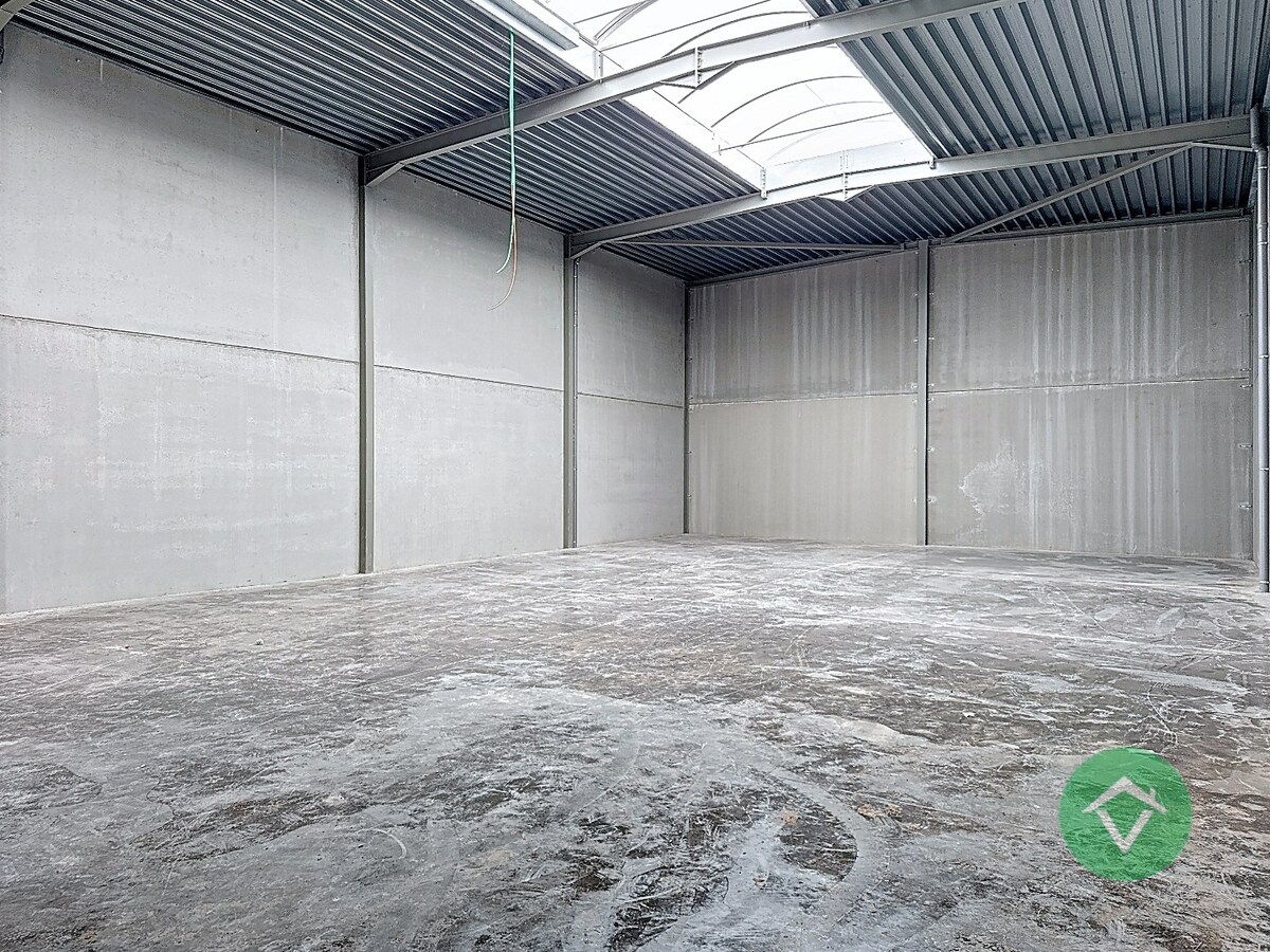 Nieuwbouw loods KMO-UNIT te koop – 256 m² met 1 parkeerplaats inbegrepen op de industriezone te Aartrijke 