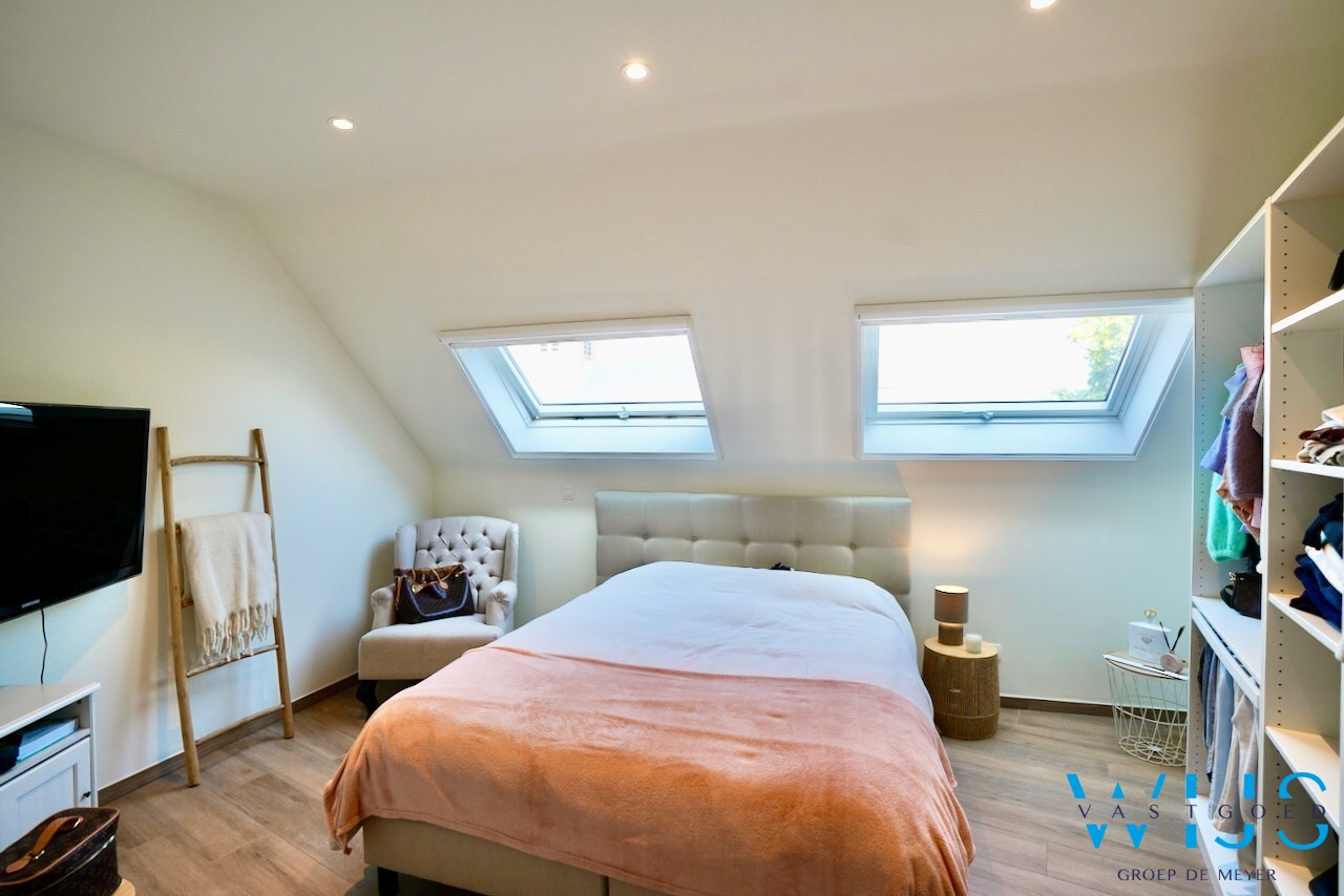 PRACHTIG dakappartement met 4 slaapkamers en 2 terrassen ! 