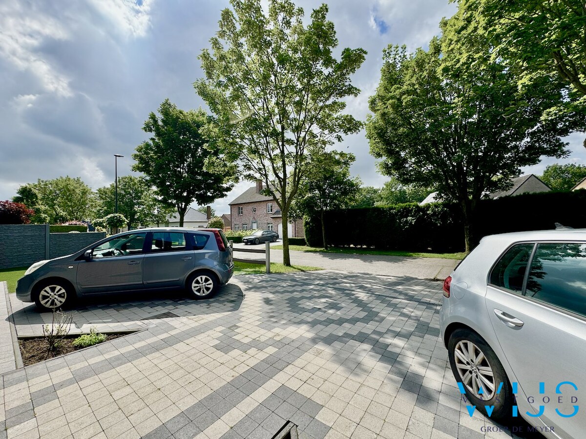 Bungalow met zwembad &amp; bijgebouw te Ertvelde ! 