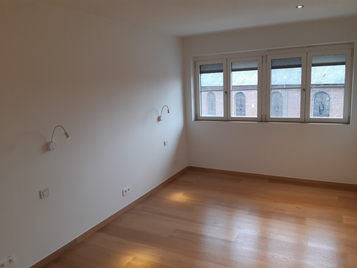 Exceptioneel appartement in hartje Dikkelvenne. 