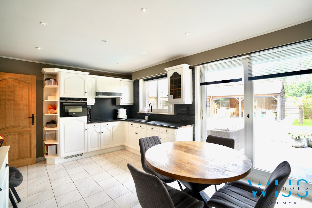 Woonhuis met prachtig zwembad te ERTVELDE ! 