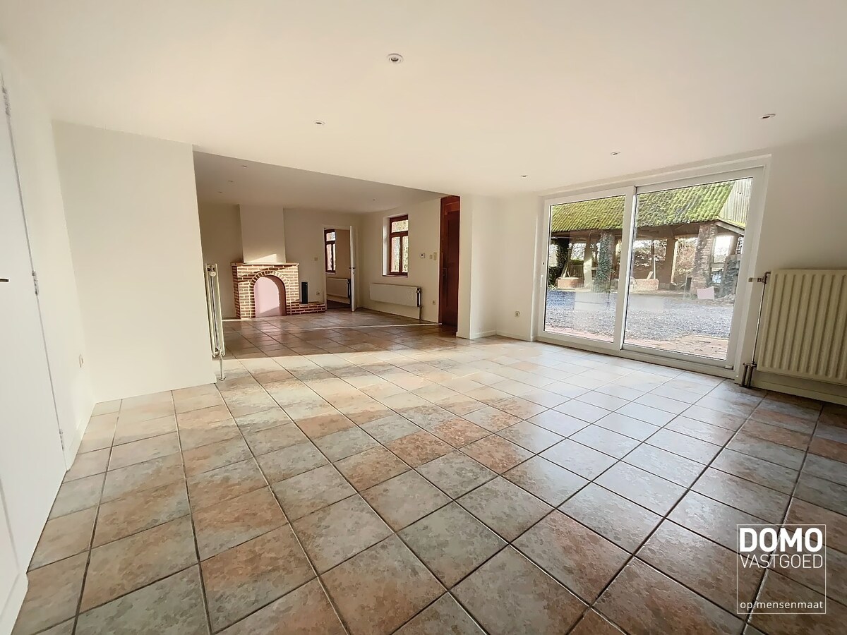 LANDELIJKE WONING MET 3 SLAAPKAMERS EN TUIN IN LUMMEN 