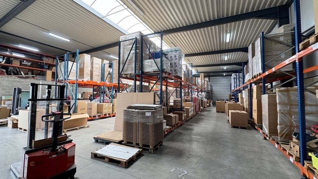 Instapklare bedrijfsunits te huur nabij E313 te Wommelgem